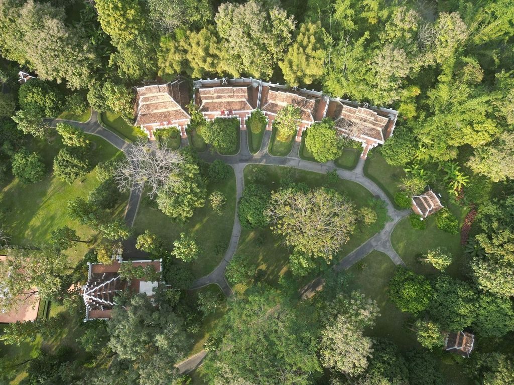 Aerial view of MonPanaNont's twelve suites surrounded by trees